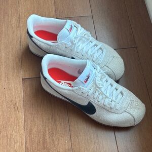 Nike Cortez Women’s White - sz 10